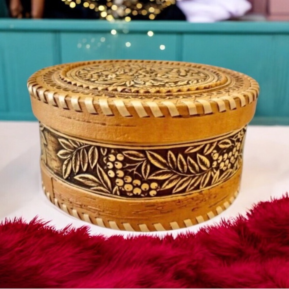 Vintage Birch Tree Bark Round Box with Lid Jewelry Trinket Intricate